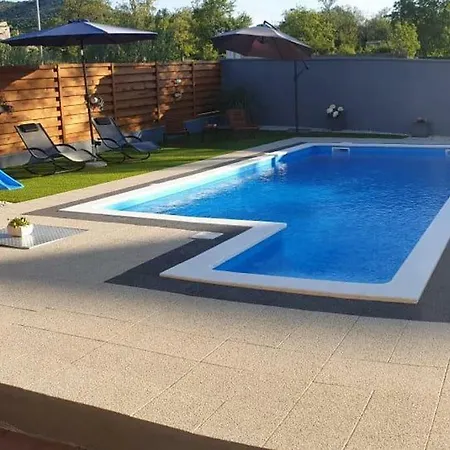 Family Friendly House With A Swimming Pool Donja Jagodnja Prázdninový dům Polaca