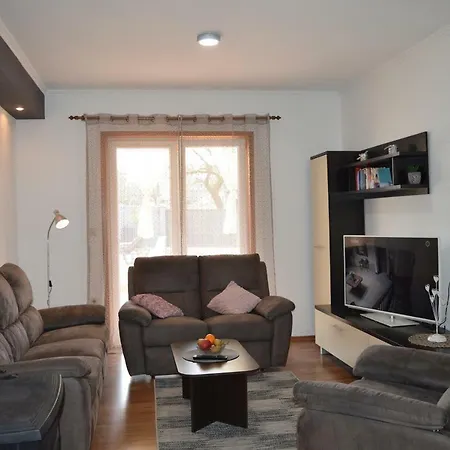 Family Friendly House With A Swimming Pool Donja Jagodnja Prázdninový dům