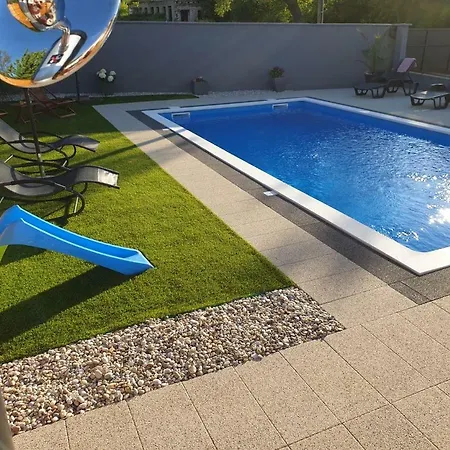 Prázdninový dům Family Friendly House With A Swimming Pool Donja Jagodnja